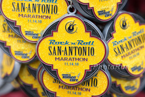 2010 RocknRoll San Antonio Marathon San Antonio, TX November 14, 2010 Photo: Lisa Coniglio@PhotoRun Victah1111@aol.com 631-741-1865 www.photorun.NET