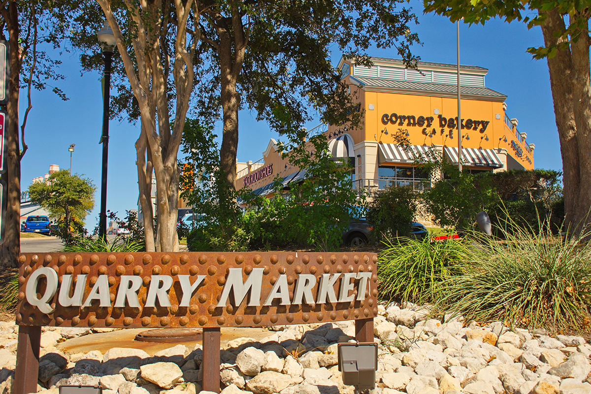 Alamo Quarry Market ::: Gold's Gym