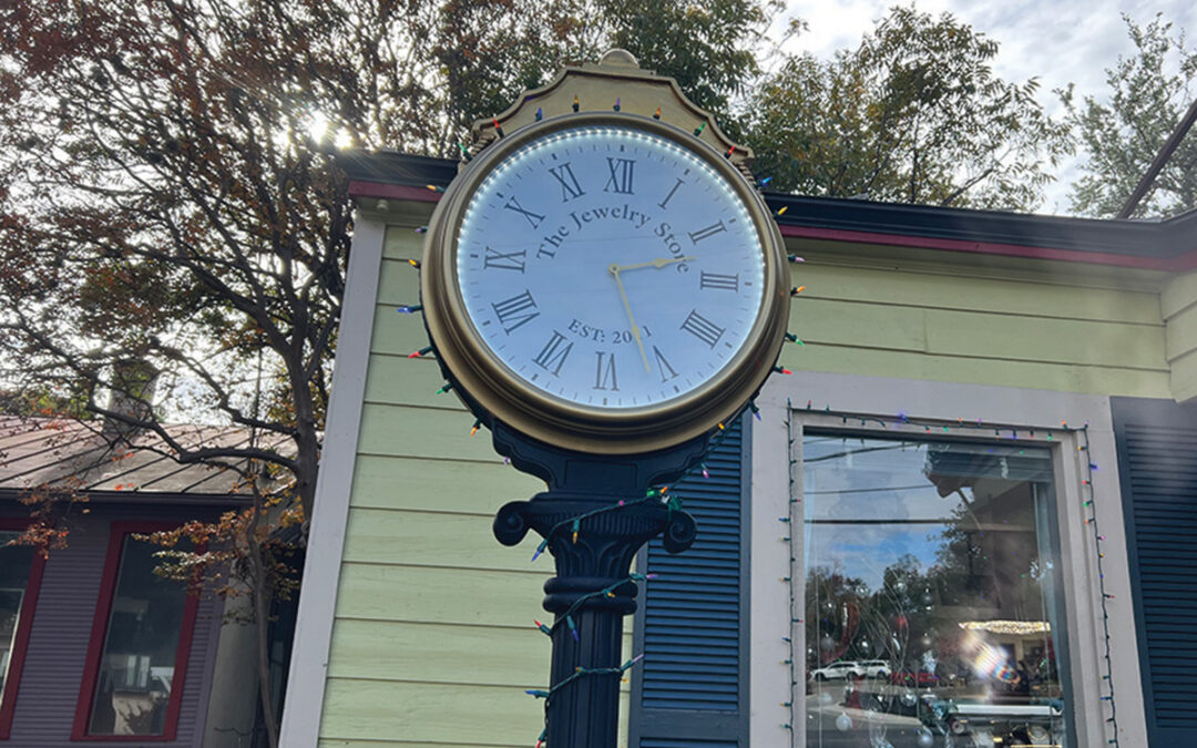 70-Year-Old Clock Finds New Home in ‘09