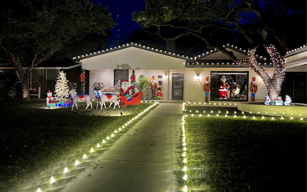 Oak Park Northwood  Holiday Yard Decorating Contest