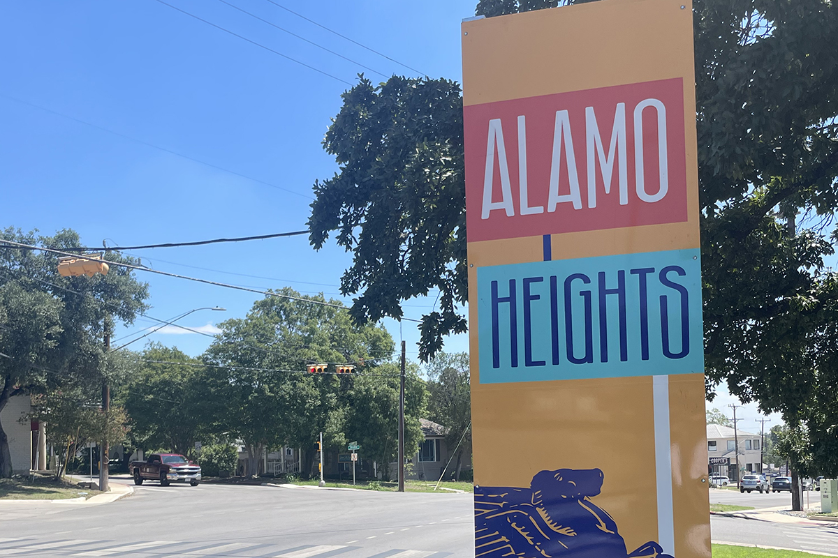 Alamo Heights street sign