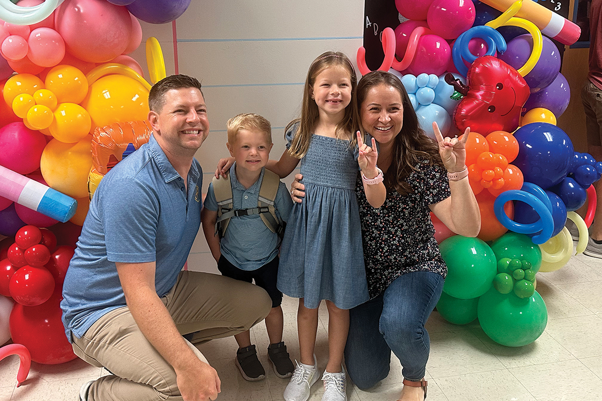 Kinder Registration family with kids